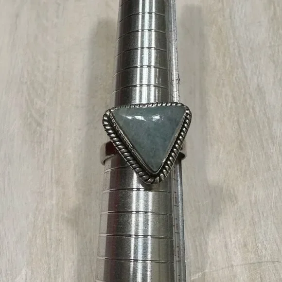 TRIANGLE Single Stone Sterling Silver Ring - Picture 2 of 3